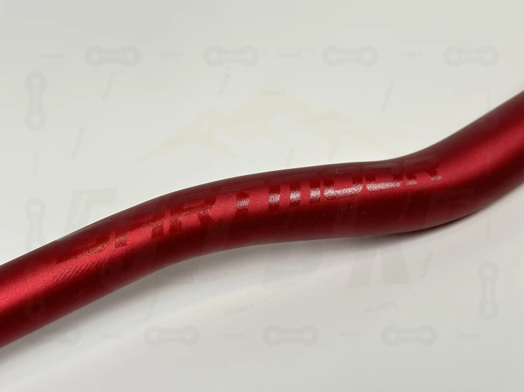Kierowica dartmoor tornado Hi o średnicy 31,8 i długości 780mm w kolorze czerwonym