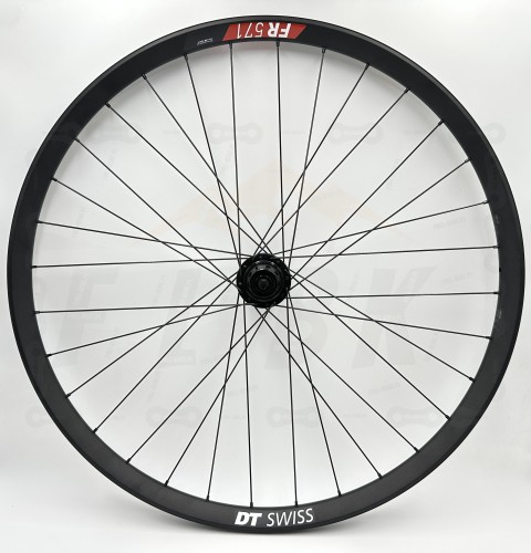 Czarne koło Dt Swiss FR571 z piastą tanke th490 110x15 w rozmiarze 27,5 z czarnymi szprychami dt swiss champion