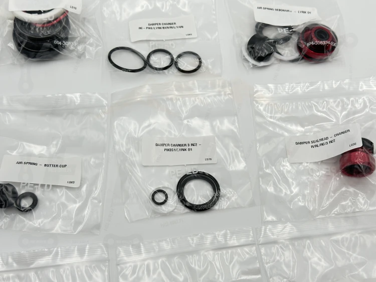 Zestaw Serwisowy Rock Shox Lyrik D1/D2 2023+ w opakowaniu
