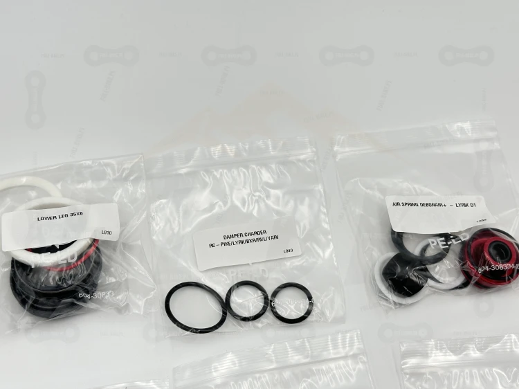 Zestaw Serwisowy Rock Shox Lyrik D1/D2 2023+ w opakowaniu