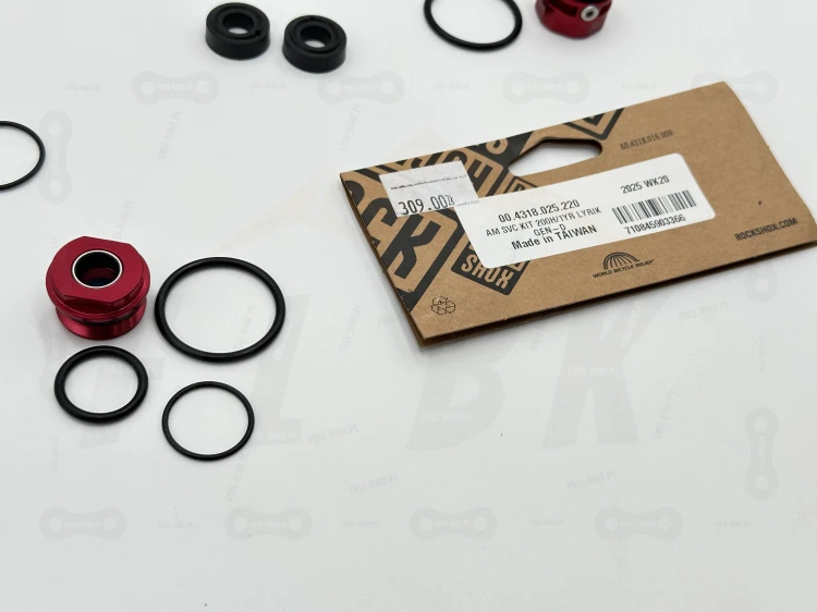 Zestaw Serwisowy Rock Shox Lyrik D1/D2 2023+ zbliżenie na uszczelki kurzowe, o-ringi, crash washery, segery oraz części zamienne
