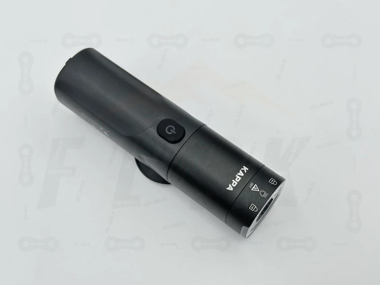 Lampa Przód Prox Kappa 800lm 2500mah zbliżenie na dokładne elementy lampki z widokiem na przycisk