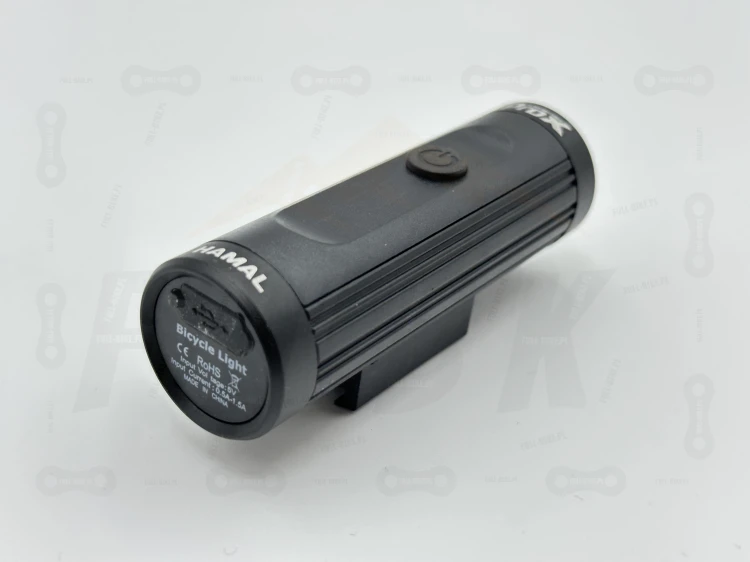 Lampa Przód Prox Hamal 600lm 2600mah zbliżenie na markę producenta oraz model, widoczny również włącznik/wyłącznik lampki, widok na stacje ładowania