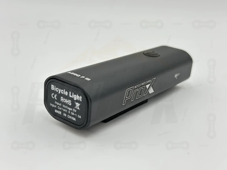 Lampa Przód Prox AERO F III 400lm 2000mAh zdjęcie z widokiem na markę producenta, model, włącznik/wyłącznik oraz tył lampki