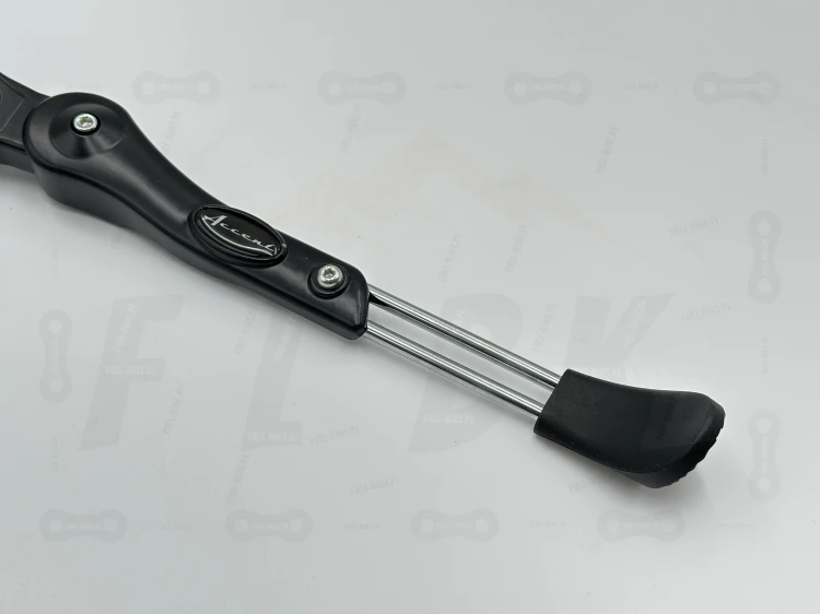 Stopka Accent Evo 24"-28",główne zdjęcie przedmiotu ,nóżka regulowana mocowana do ramy roweru, zbliżenie na stopkę oraz markę producenta