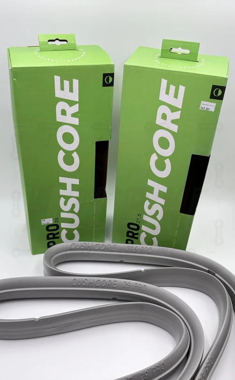 Wkładki Cush Core Pro Set na zdjęciu widoczne są wkładki w rozmiarze 27,5 oraz 29 w zestawie mullet