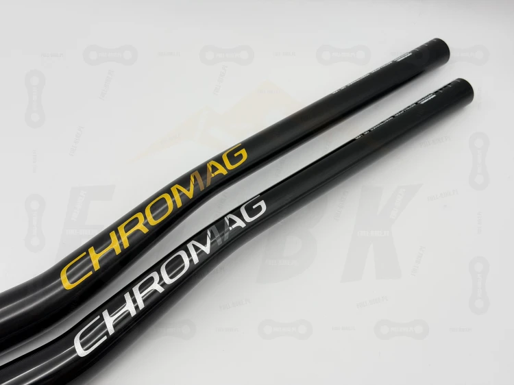 Kierowica Chromag OSX LTD 31.8 pokazane dwa modele kierownic w różnych kolorach, zbliżenie na markę producenta Chromag