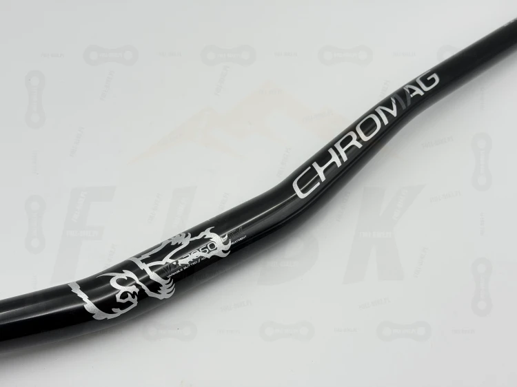 Kierowica Chromag OSX LTD 31.8 czarno srebrna . Pokazany cała kierowica po skosie