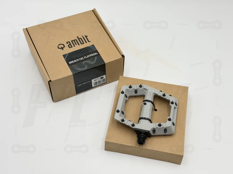 Pedały Ambit Flatpedal Breach Ze Sprzęgłem w kolorze szarym wraz z opakowaniem produktu