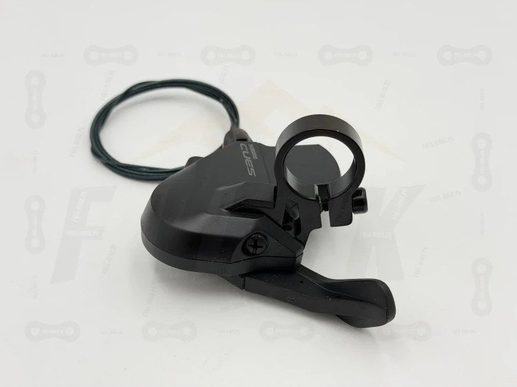 Manetka Shimano Cues SL-U4000-L 2S główne zdjęcie manetki, widok na model Cues oraz element mocujący manetkę z kierownicą