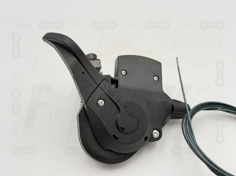 Manetka Shimano Cues SL-U4000-L 2S główne zdjęcie manetki, widok na model Cues oraz tylnią część wraz z modelem manetkiShimano Cues SL-U4000-L 2S
