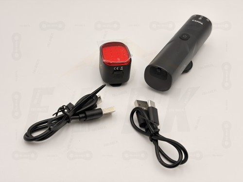 Zestaw Lamp Prox Kappa Set główne zdjęcie lampek wraz z widocznym logiem producenta Prox, widok na miejsca do ładowania oraz okablowanie