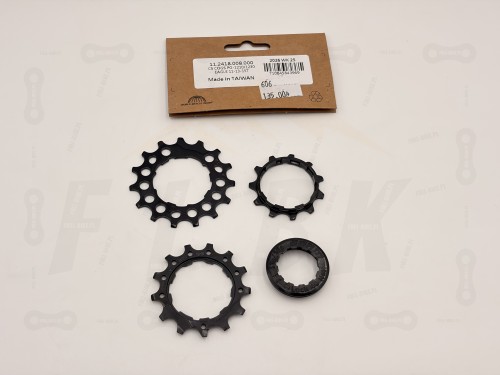 Zębatki Do Kasety Sram PG-1210/1230 11T 13T 15T zdjęcie przedstawia wszystkie elementy zestawu wraz z etykietą produktu