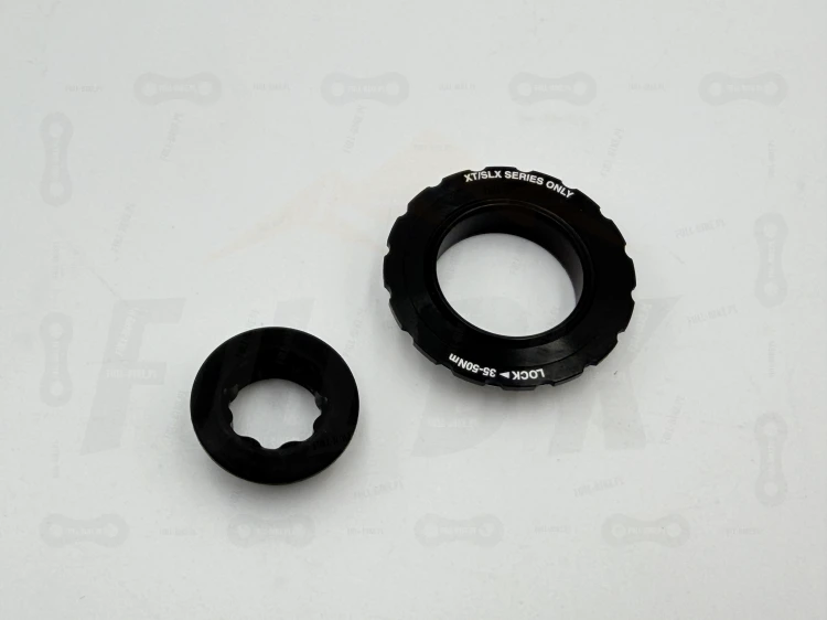 Mechanizm Korbowy Shimano DEORE XT FC-M8200-1 widok na dwie nakrętki dołączone do zestawu