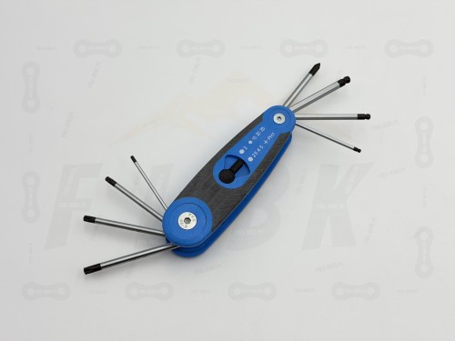 Unior Multitool na zdjęciu widać wszystkie klucze które występują w tym zestawie takie jak imbusy czy torxy