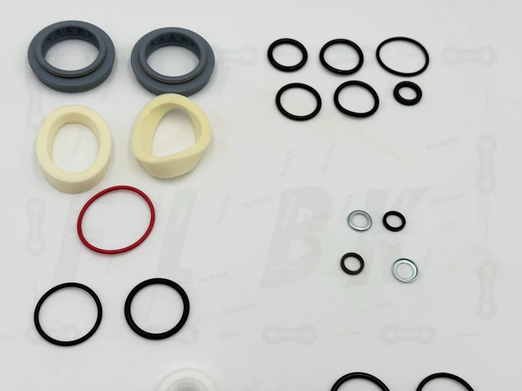 Zestaw Serwisowy Rock Shox Recon Rl/TK A1/A2 2018/2020 (non boost) na zdjęciu widoczne są wszystkie elementy zestawu serwisowego Rock shox, zbliżenie na poszczególne uszczelki