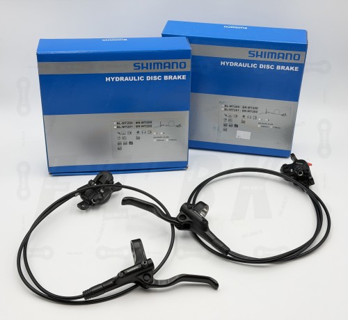 Hamulec tarczowy Shimano Mt-200 główne zdjęcie kompletu hamulców widok na klamki, przewody, zaciski oraz opakowanie producenta