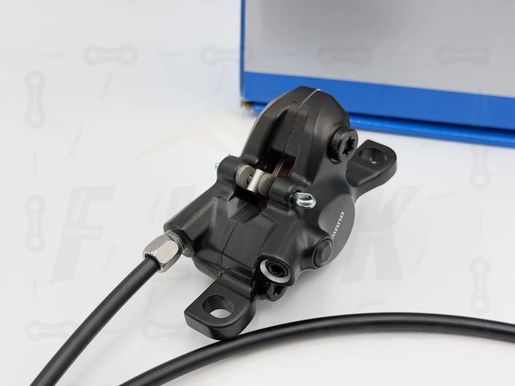 Hamulec tarczowy Shimano Mt-200 zbliżenie na zacisk hamulcowy
