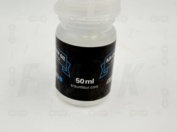 Olej Do Komory Powietrznej Sr Suntour SRACO50 widok na ilość 50ml oleju oraz strony internetowe producenta
